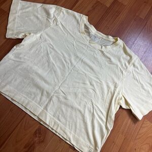 CALIA by Carrie Underwood Yellow Cropped Short Sleeve Tee